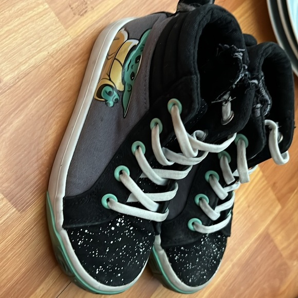 Ground Up Star Wars Mandalorian Grogu Yoda Shoes Size 11 - Picture 1 of 6